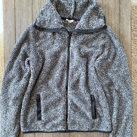 SO Fuzzy Zip Uo Sweatshirt - Picture 2 of 6